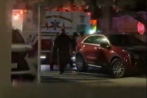 TMZ:波波维奇在餐馆内忽然晕倒 被担架抬上急救车&没有危及生命