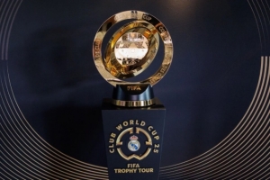 官方:世俱杯奖杯在伯纳乌商店展出,球迷可以去参观合影